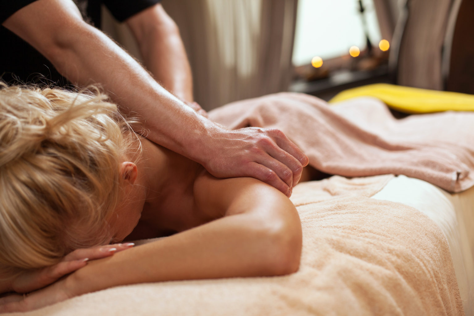 Сензуална масажа на девојка